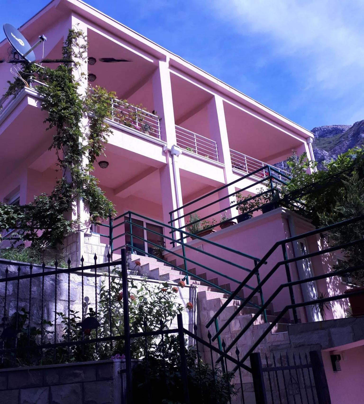 Ecohouse Risan Studio Екстериор снимка