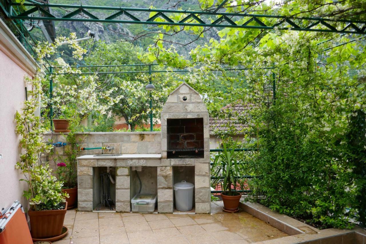 Ecohouse Risan Studio Екстериор снимка